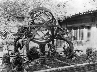 Astronomische Instrumente am Kaiserlichen Observatorium, Peking, China, ca. 1900